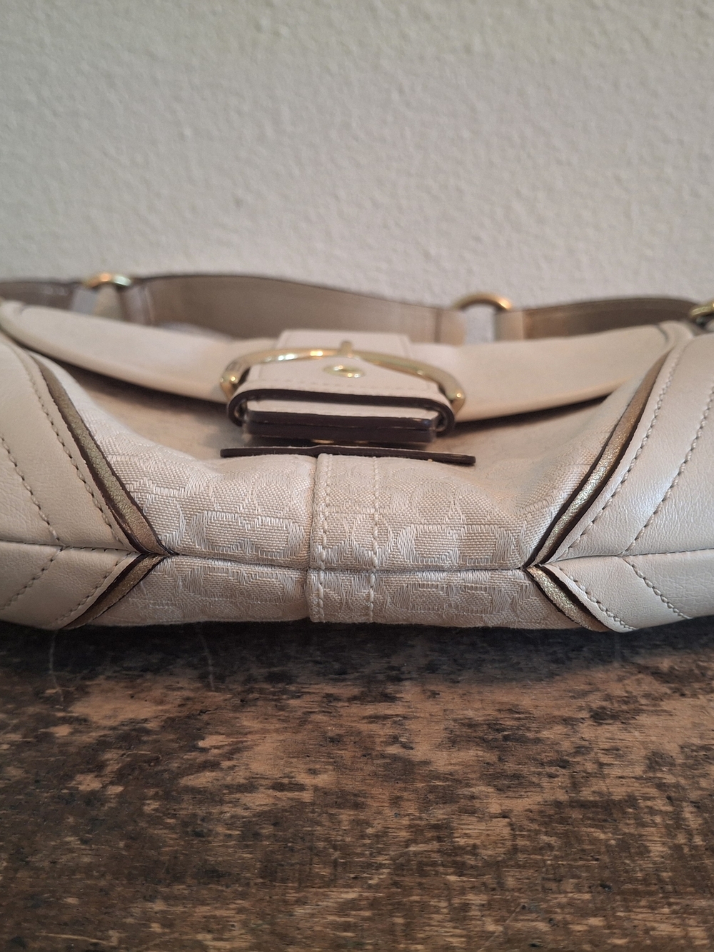 Vintage Y2K Coach Soho Shoulder Bag in Cream - Picture 7 of 12